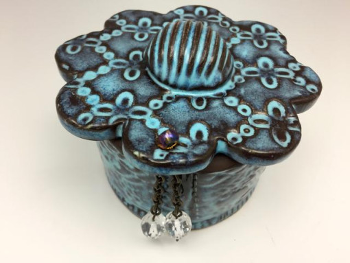 O20 Bluebell over V314 Chocolate Brown Underglaze AMACO Brent